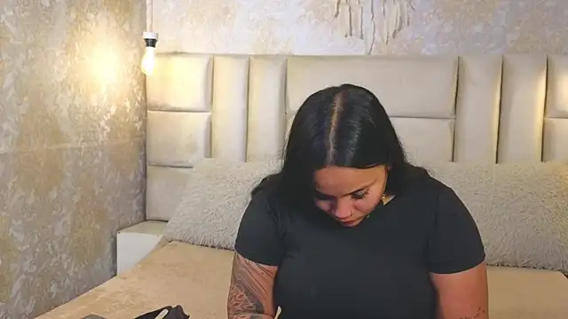 EmilyQueen3x online show from June 15, 7:57 pm