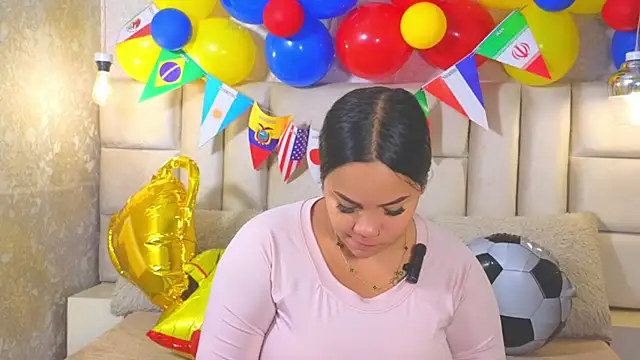 EmilyQueen3x online show from June 26, 2:23 pm