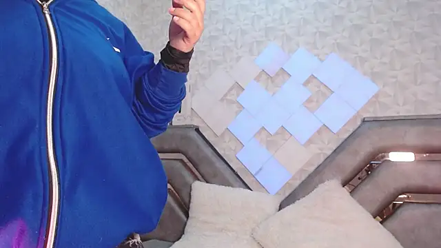 EmilyQueen3x online show from September 9, 1:31 pm