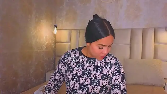 EmilyQueen3x online show from April 7, 1:24 pm