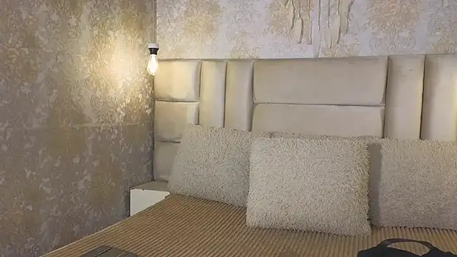 EmilyQueen3x online show from April 12, 2:42 pm