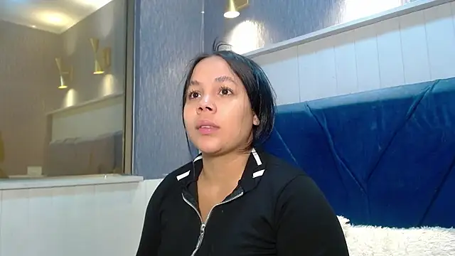 Snapshot of EmilyQueen3x chatting on February 9, 12:47 pm EmilyQueen3x online show from February 9, 12:47 pm