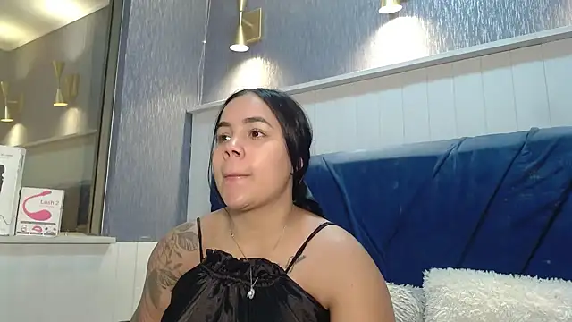 Snapshot of EmilyQueen3x chatting on January 16, 12:20 pm EmilyQueen3x online show from January 16, 12:20 pm