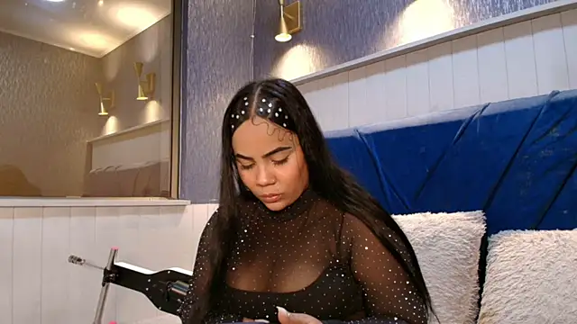 Snapshot of EmilyQueen3x chatting on February 27, 2:50 pm EmilyQueen3x online show from February 27, 2:50 pm