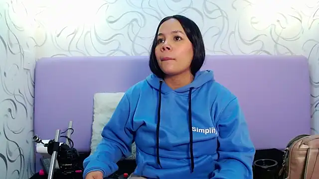 EmilyQueen3x online show from October 9, 1:00 pm