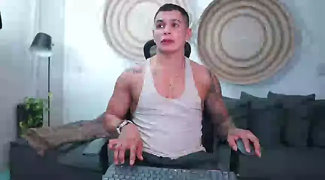 Snapshot of aless_perez chatting on March 12, 12:20 am aless perez online show from March 12, 12:20 am