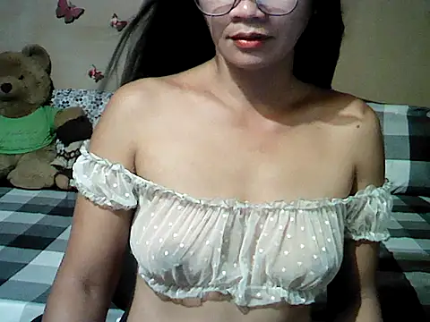 Snapshot of Mia_Rein chatting on June 7, 2:11 pm Mia Rein online show from June 7, 2:11 pm