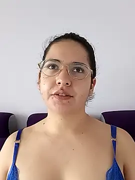 Snapshot of MiaLaurenzz chatting on October 4, 5:58 pm MiaLaurenzz online show from October 4, 5:58 pm