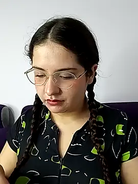 Snapshot of MiaLaurenzz chatting on October 2, 2:37 am MiaLaurenzz online show from October 2, 2:37 am