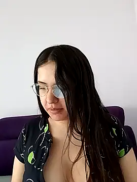 Snapshot of MiaLaurenzz chatting on October 19, 8:44 pm MiaLaurenzz online show from October 19, 8:44 pm