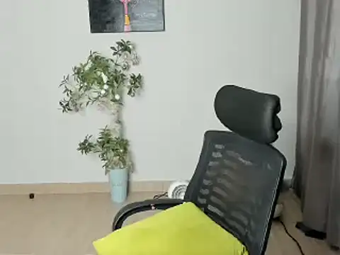  Hello Titty  online show from December 25, 1:53 am