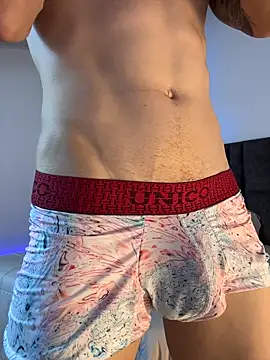 Snapshot of tommylongxx chatting on December 3, 1:28 am tommylongxx online show from December 3, 1:28 am