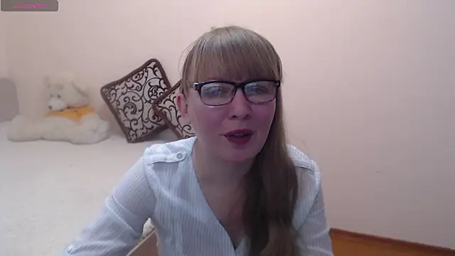 Snapshot of MargotLot chatting on January 10, 4:44 am MargotLot online show from January 10, 4:44 am