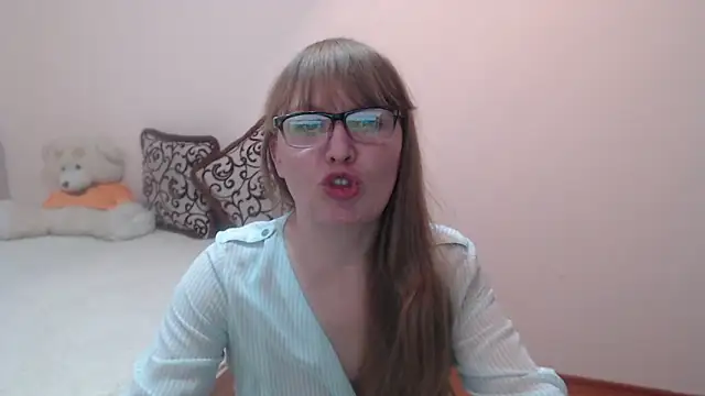 Snapshot of MargotLot chatting on February 27, 11:06 am MargotLot online show from February 27, 11:06 am