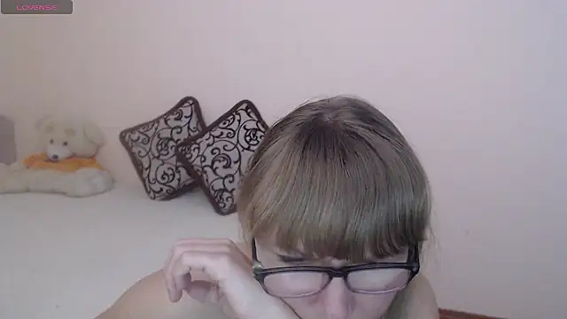 Snapshot of MargotLot chatting on December 8, 5:17 am MargotLot online show from December 8, 5:17 am