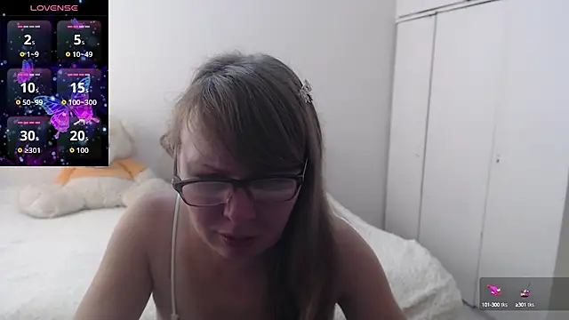 Snapshot of MargotLot chatting on October 4, 4:14 am MargotLot online show from October 4, 4:14 am