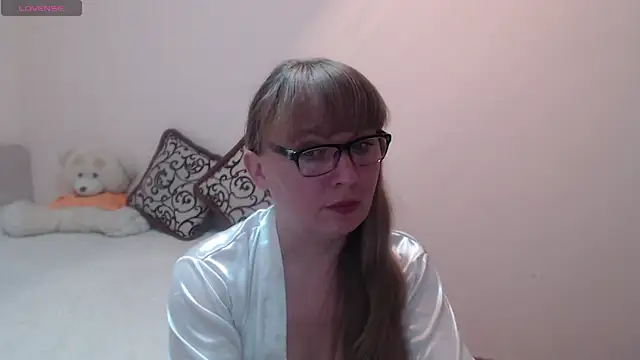 Snapshot of MargotLot chatting on March 10, 12:49 pm MargotLot online show from March 10, 12:49 pm