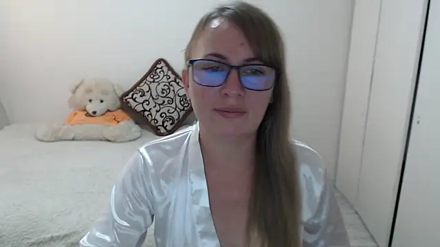 Snapshot of MargotLot chatting on July 14, 11:49 am MargotLot online show from July 14, 11:49 am