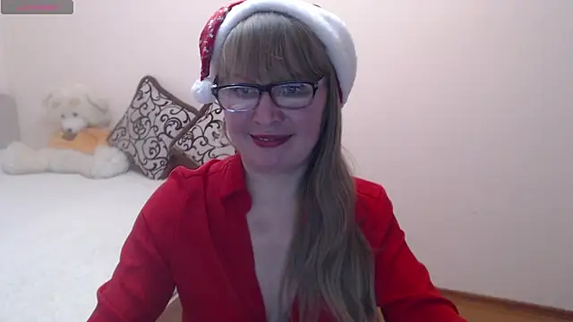 Snapshot of MargotLot chatting on December 18, 11:34 am MargotLot online show from December 18, 11:34 am