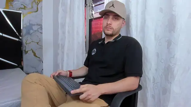 Snapshot of Pleasure_Vibes23 chatting on September 12, 9:25 pm Pleasure Vibes23 online show from September 12, 9:25 pm