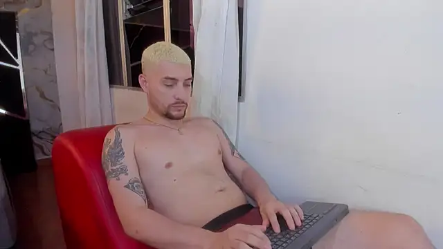 Snapshot of Pleasure_Vibes23 chatting on September 27, 9:43 pm Pleasure Vibes23 online show from September 27, 9:43 pm