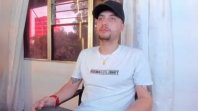 Snapshot of Pleasure_Vibes23 chatting on September 11, 9:04 pm Pleasure Vibes23 online show from September 11, 9:04 pm