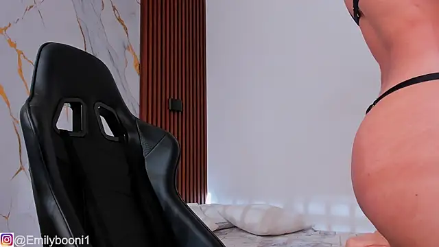 EmilyBoonny1 online show from December 1, 8:32 pm