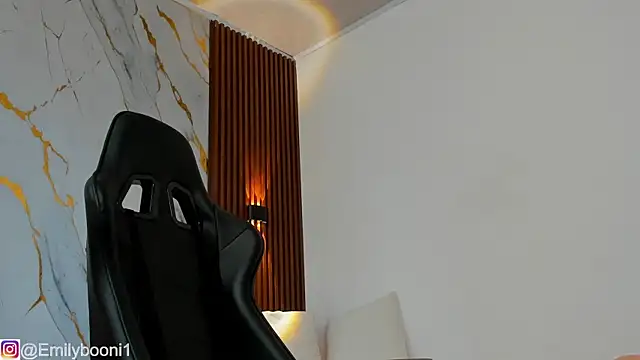 EmilyBoonny1 online show from November 28, 7:03 pm