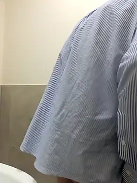 Snapshot of DaddyCumBumZA chatting on December 17, 12:33 pm DaddyCumBumZA online show from December 17, 12:33 pm