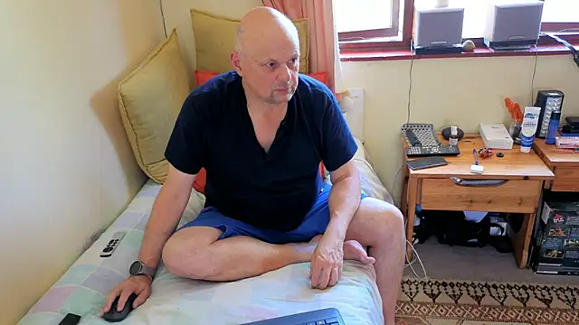 Snapshot of DaddyCumBumZA chatting on February 1, 12:26 pm DaddyCumBumZA online show from February 1, 12:26 pm