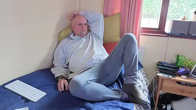 Snapshot of DaddyCumBumZA chatting on June 7, 12:32 pm DaddyCumBumZA online show from June 7, 12:32 pm