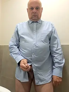 Snapshot of DaddyCumBumZA chatting on December 11, 12:44 pm DaddyCumBumZA online show from December 11, 12:44 pm