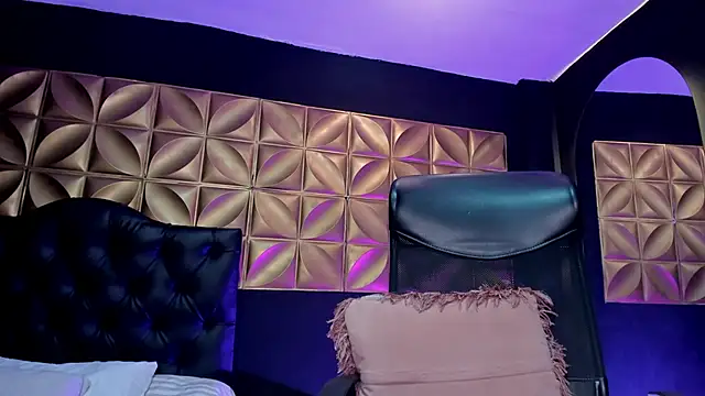 Laurenhillcute14 online show from April 15, 7:58 pm