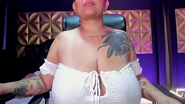 Laurenhillcute14 online show from April 13, 7:18 pm