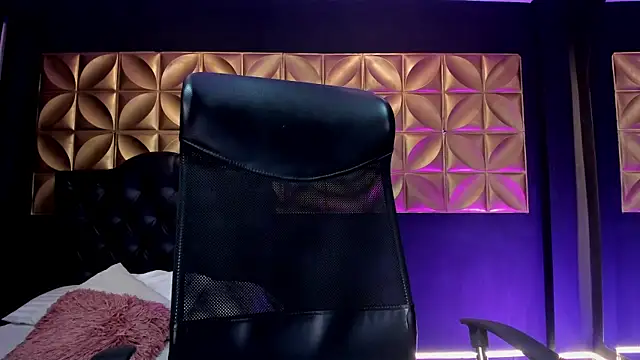 Laurenhillcute14 online show from March 25, 7:35 pm