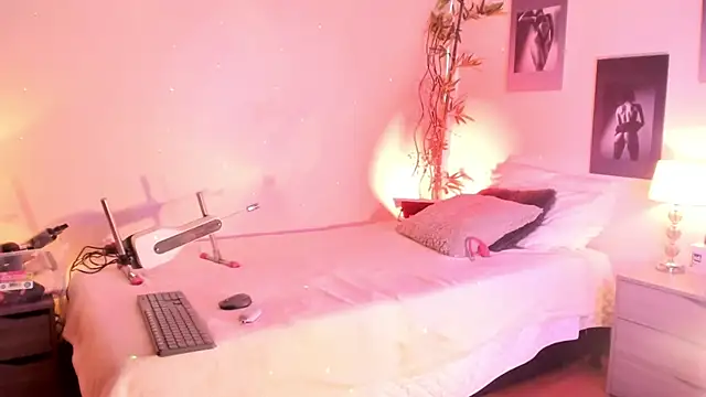 Alicee Levine online show from November 8, 10:13 pm