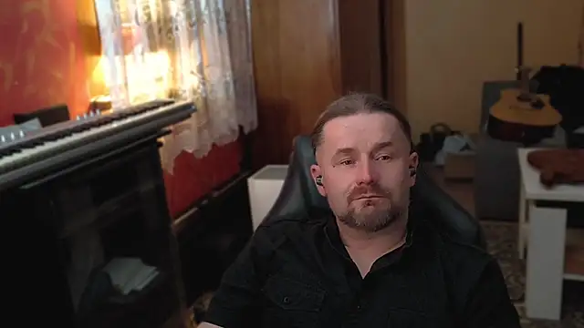 Mosiadz1975 online show from February 15, 11:58 pm