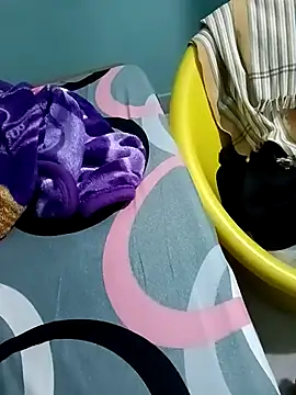 Snapshot of hOrnybOy_369 chatting on December 21, 9:11 am hOrnybOy 369 online show from December 21, 9:11 am