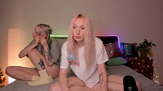 Snapshot of AlexRoseLiRed chatting on February 5, 7:42 pm AlexRoseLiRed online show from February 5, 7:42 pm