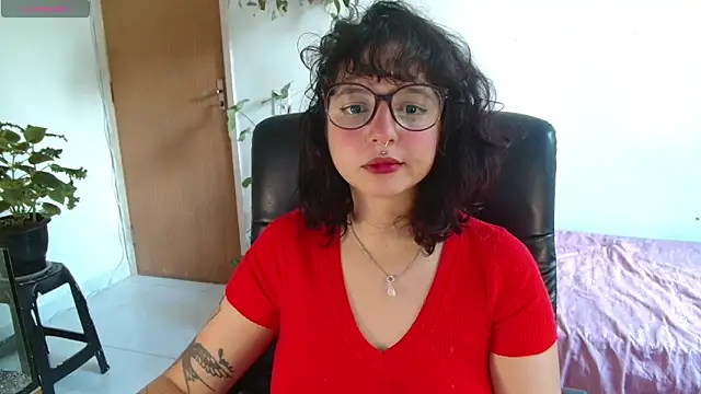 Snapshot of myamillor chatting on October 28, 12:04 pm myamillor online show from October 28, 12:04 pm