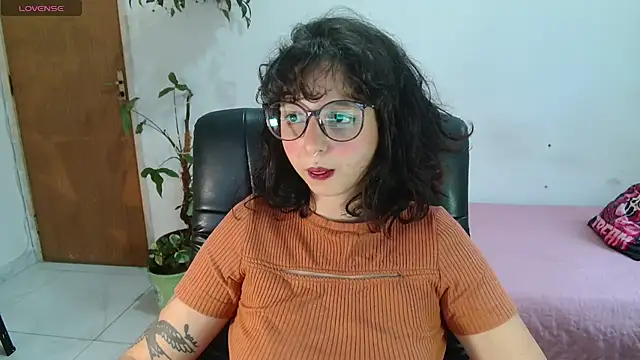 Snapshot of myamillor chatting on October 30, 8:06 pm myamillor online show from October 30, 8:06 pm