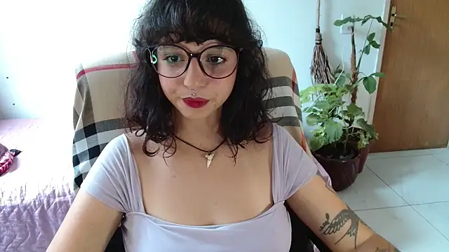 Snapshot of myamillor chatting on December 4, 4:06 pm myamillor online show from December 4, 4:06 pm