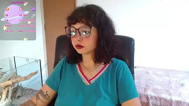 Snapshot of myamillor chatting on October 4, 11:34 am myamillor online show from October 4, 11:34 am