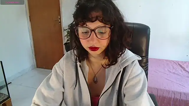 Snapshot of myamillor chatting on October 23, 11:53 am myamillor online show from October 23, 11:53 am
