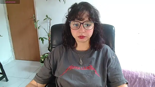 Snapshot of myamillor chatting on October 31, 1:08 pm myamillor online show from October 31, 1:08 pm