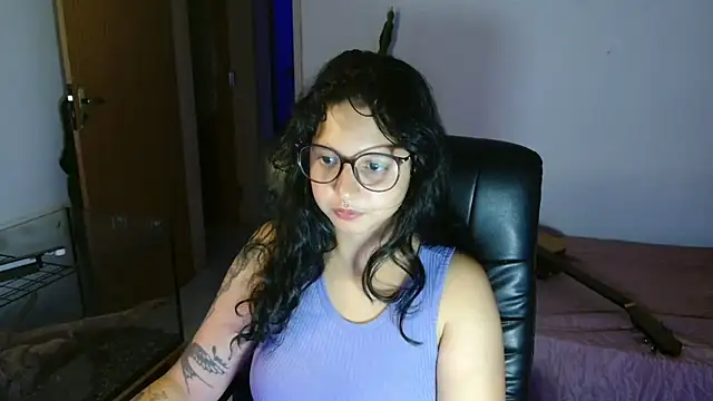 Snapshot of myamillor chatting on February 25, 10:31 pm myamillor online show from February 25, 10:31 pm