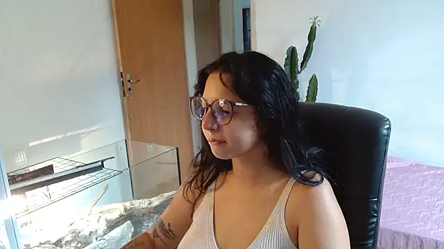Snapshot of myamillor chatting on February 7, 8:31 pm myamillor online show from February 7, 8:31 pm