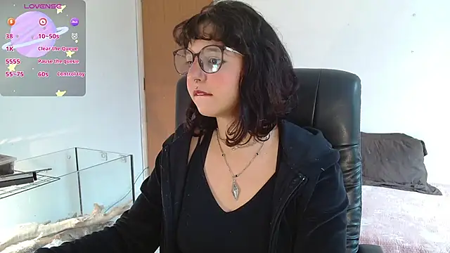Snapshot of myamillor chatting on September 26, 12:23 pm myamillor online show from September 26, 12:23 pm