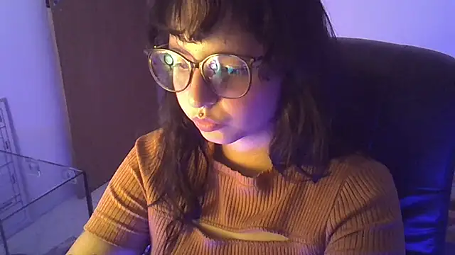 Snapshot of myamillor chatting on December 7, 10:45 pm myamillor online show from December 7, 10:45 pm