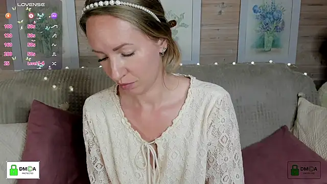 Snapshot of Queenymel chatting on September 28, 4:25 pm Queenymel online show from September 28, 4:25 pm